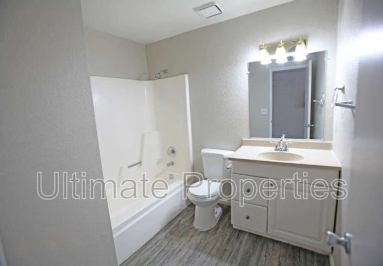 3144 W Charleston Ave — Photo 9