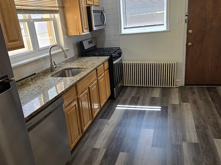 2225 S Chadwick St — Photo 3