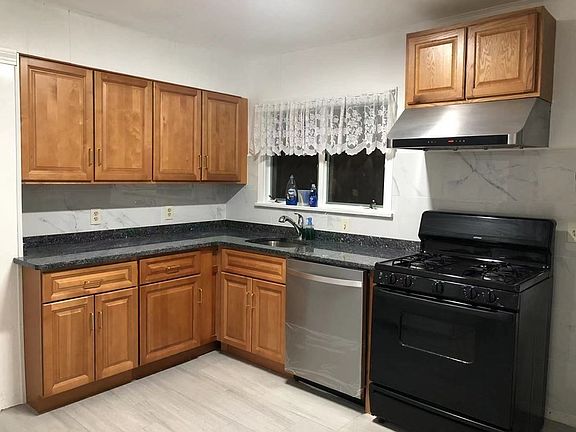 3rd image of 190 Pine St #1