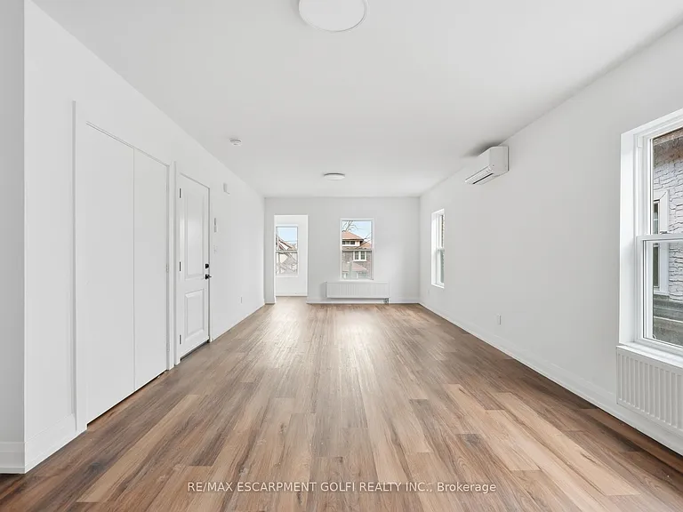 4876 Simcoe St #3 — Photo 11