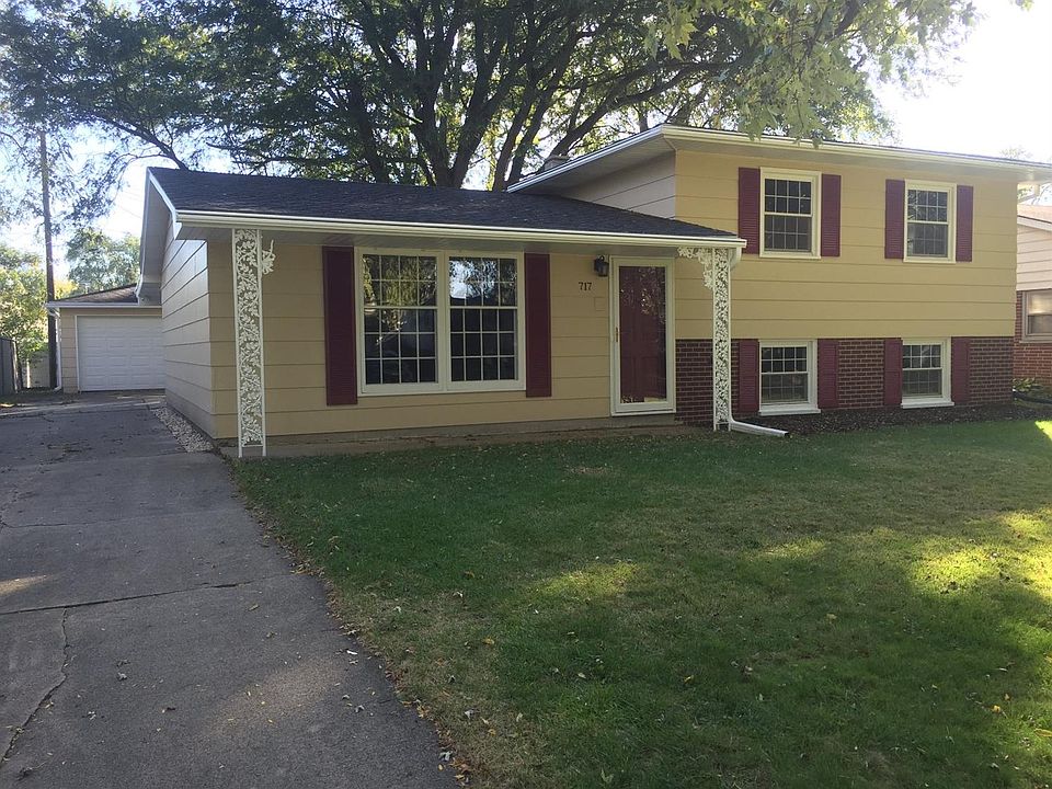 1st image of 717 W 67th Ave
