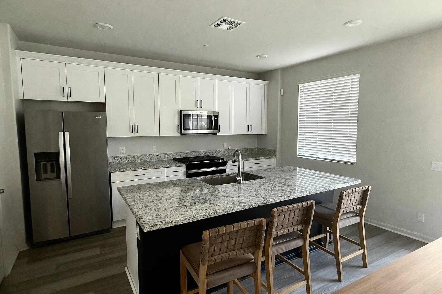 3 bed, 2.5 bath, 1677 sqft, $3,395 — Photo 3