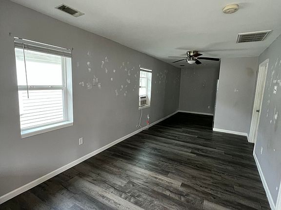 4th image of 1125 Armstrong Ave