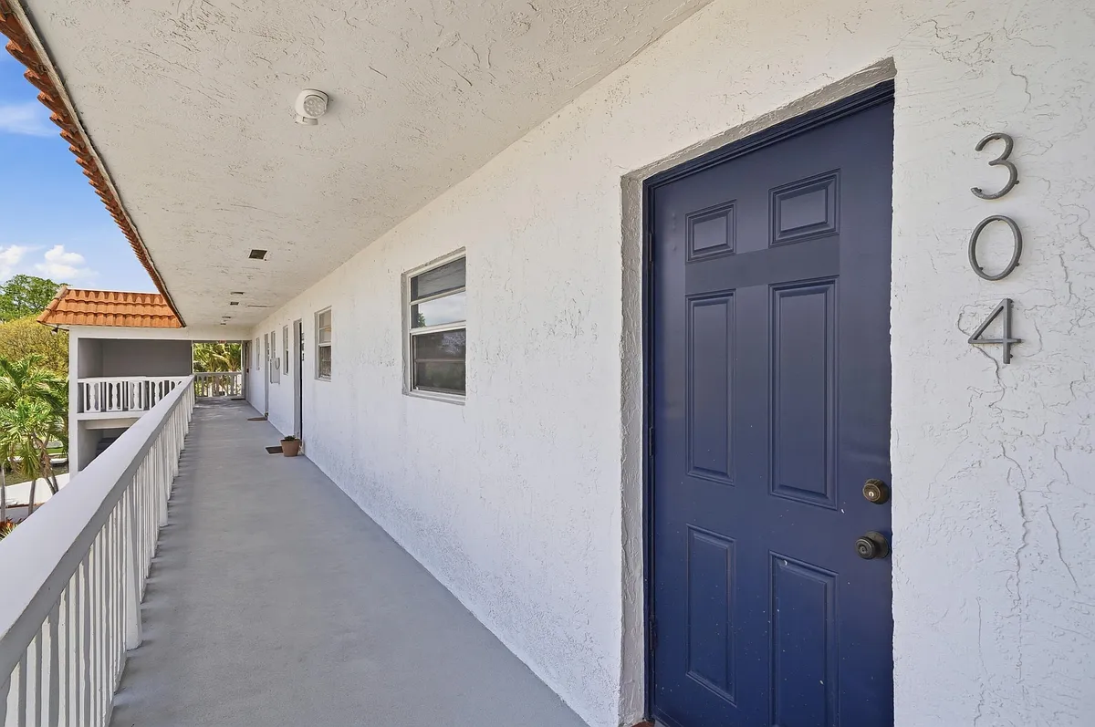 Photo 2 of 22 - 1400 NE 57th St #304 - Fort Lauderdale, FL Building Photo - 1400 NE 57th St #304