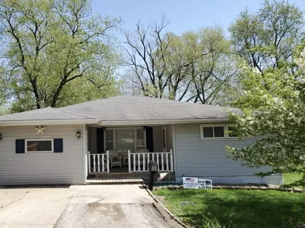 120 S Taylor St, Clinton, IL 61727