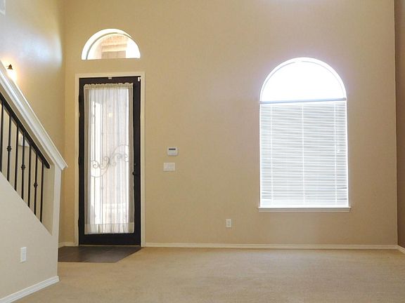 3rd image of 2841 Bear Rock Pl