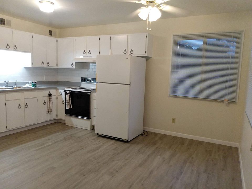 Kitchen floor varies