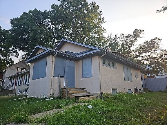 3rd image of 3127 Irving Ave N