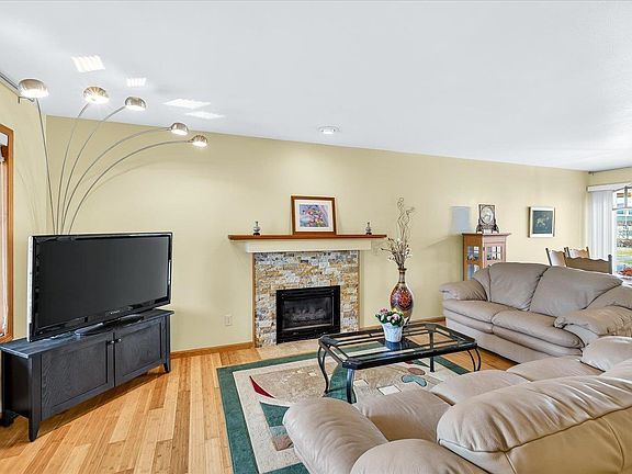 5th image of 453 Cherry Hill Dr