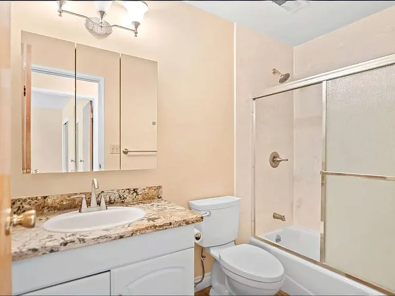 4675 Englewood Dr — Photo 11