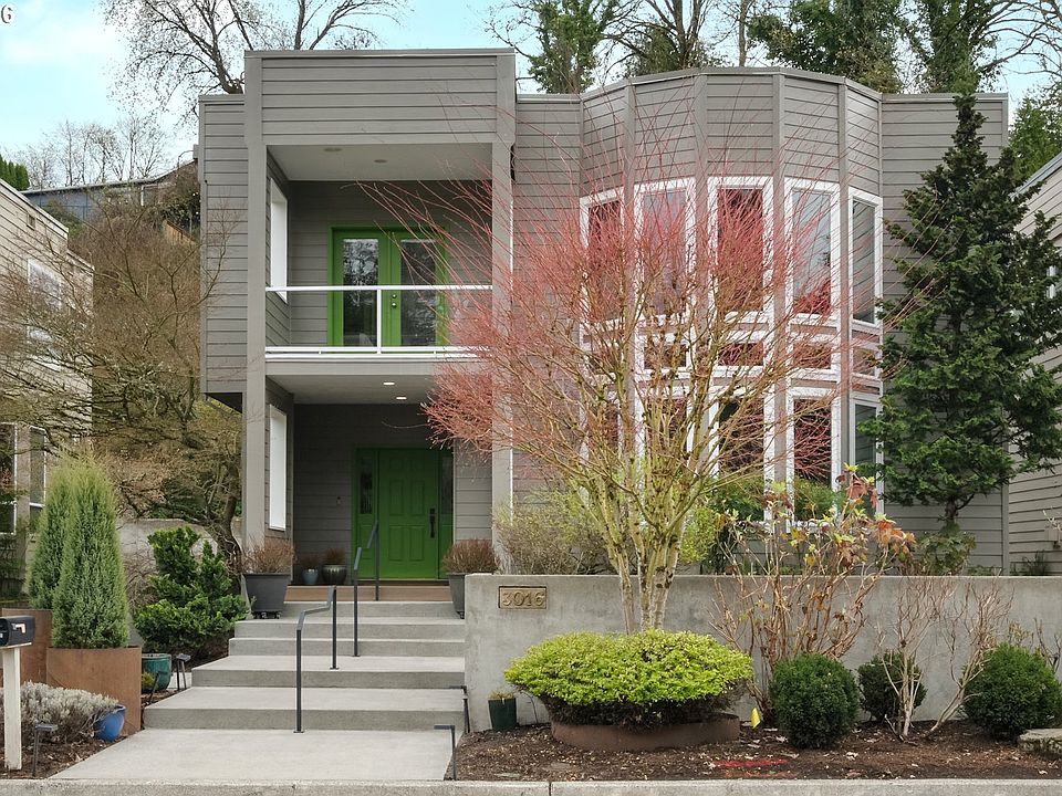 1st image of 3016 SE Berkeley Pl