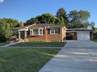 17259 Pinecrest Dr, Allen Park, MI 48101