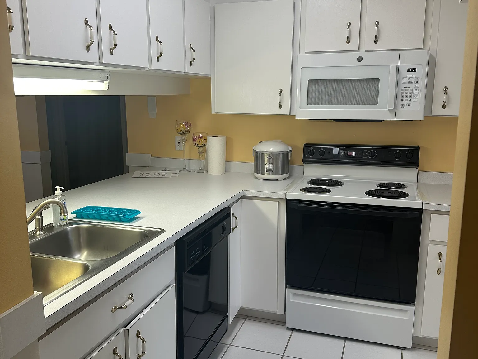 2 bed, 1112 sqft, $1,750 — Photo 3