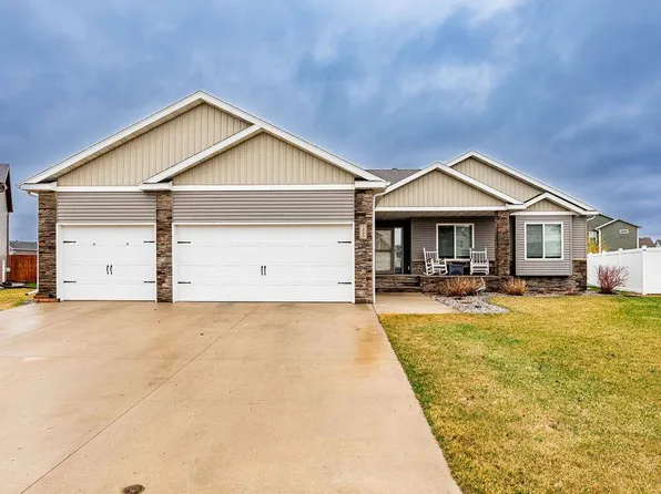 2409 Harbor Ln W, West Fargo, ND 58078