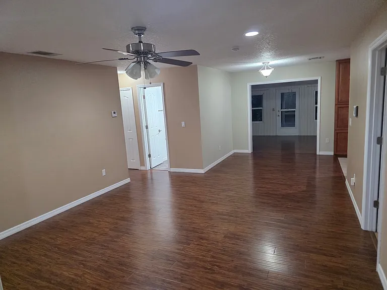 190 Eldron Blvd SE — Photo 6