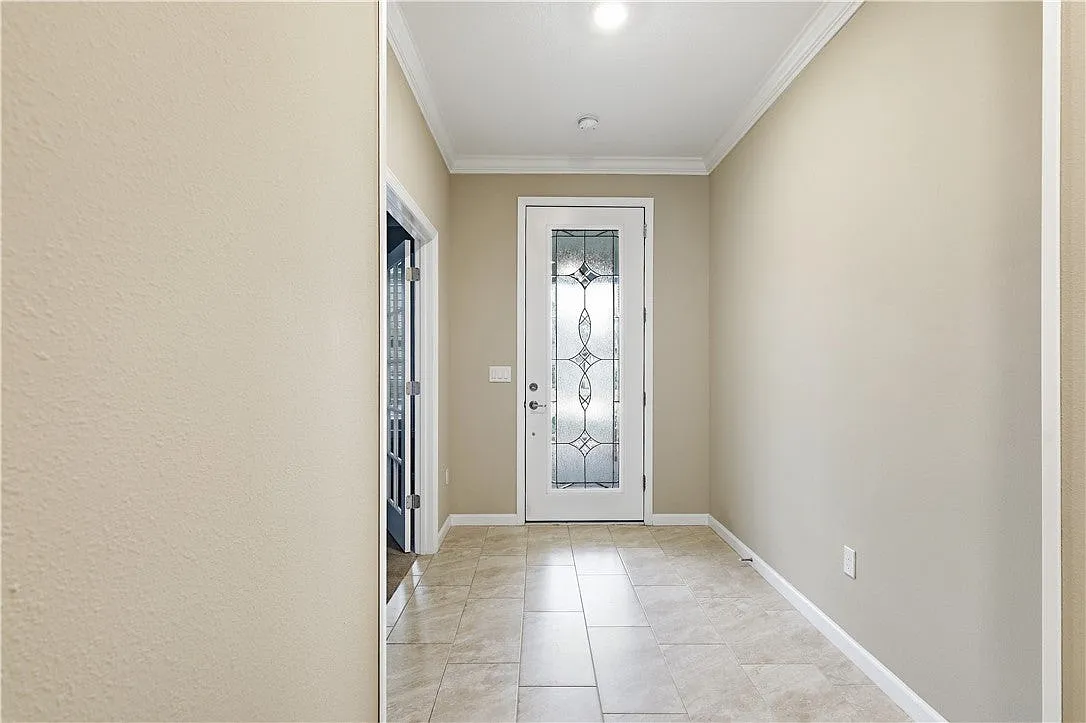 3 bed, 1950 sqft, $3,700 — Photo 4