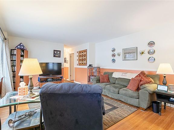 4th image of 181 Clark St