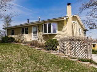 100 Robins Rd, Robins, IA 52328