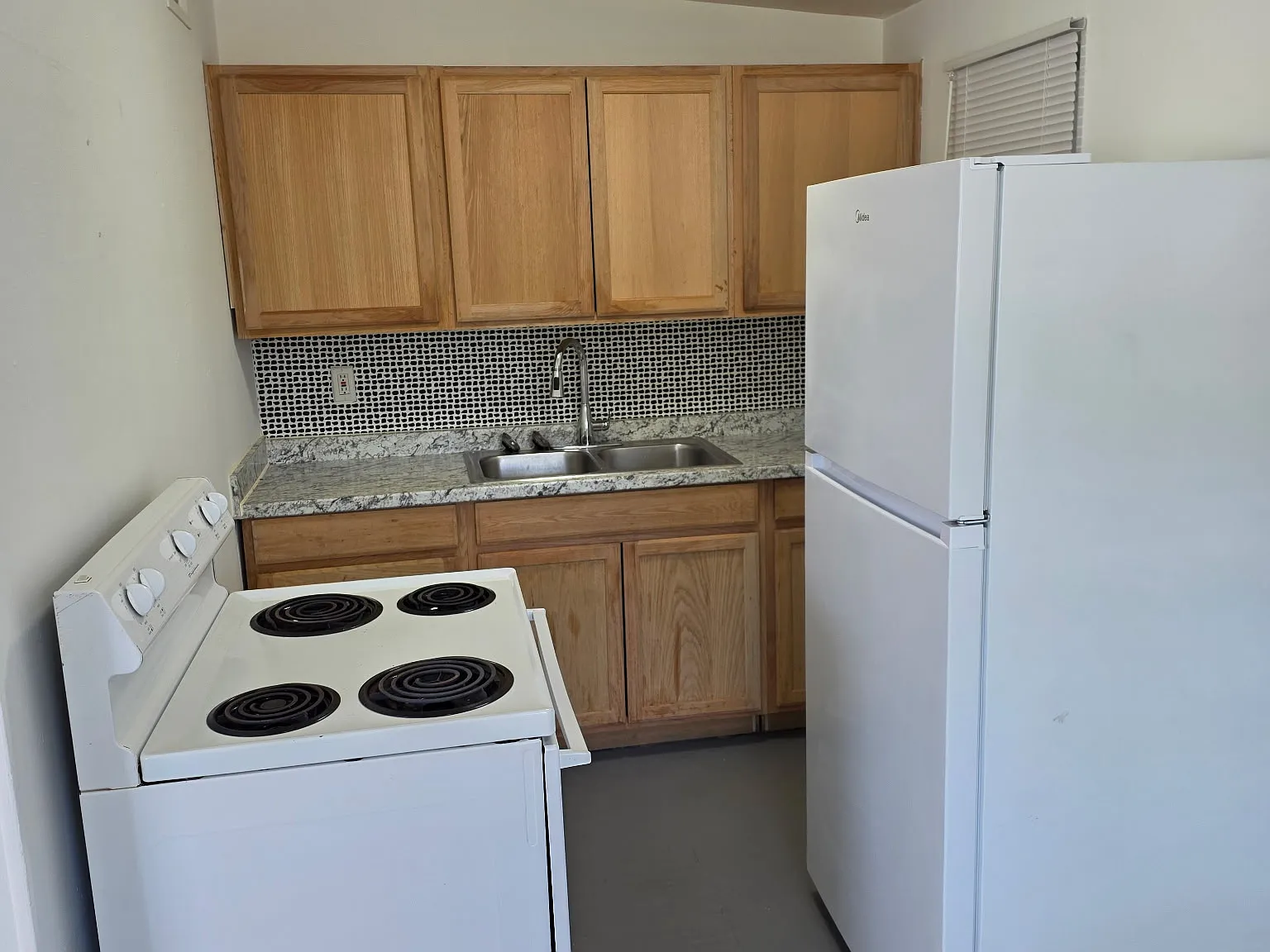 3 bed, 900 sqft, $1,800 — Photo 3