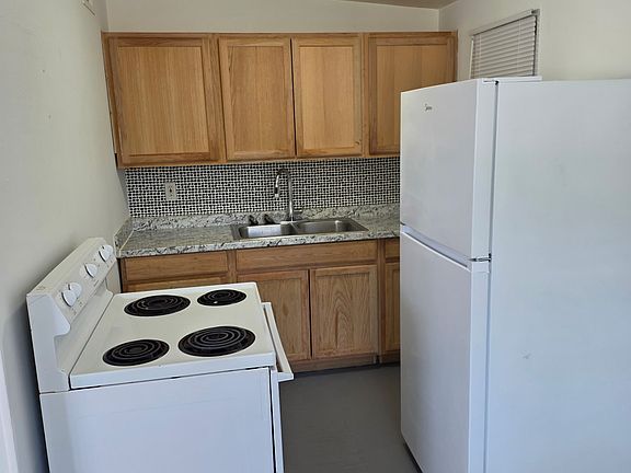 3rd image of 712 27th St E