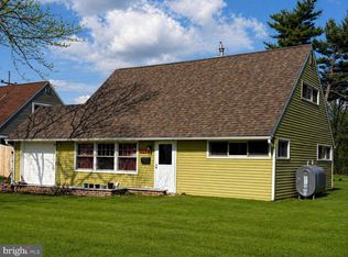 204 Kenwood Dr S, Levittown, PA 19055
