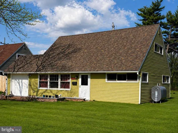 204 Kenwood Dr S, Levittown, PA 19055