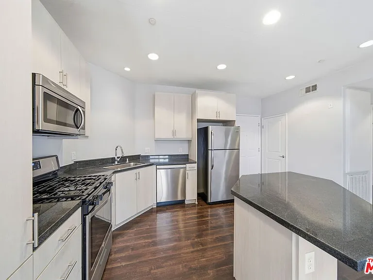 1408 W Washington Blvd #303 — Photo 12