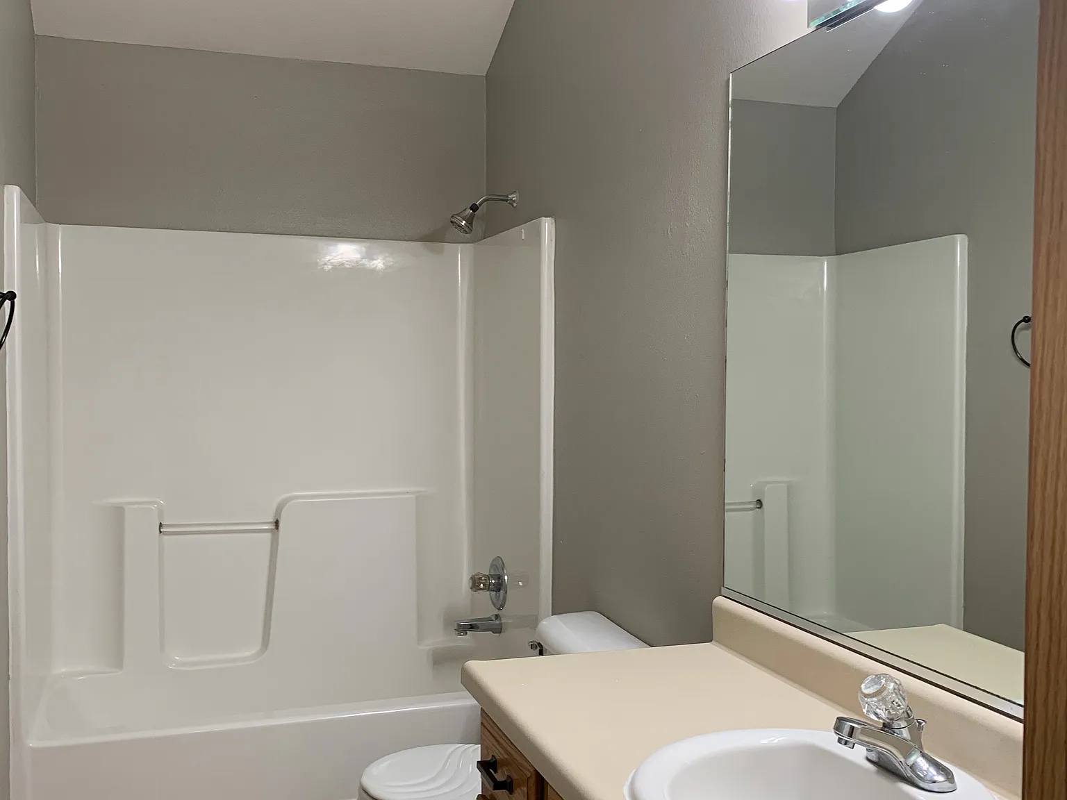 2 bed, 1.5 bath, 1056 sqft, $1,375 — Photo 2