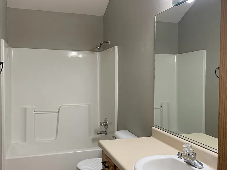 1145 SE Village View Ln — Photo 2