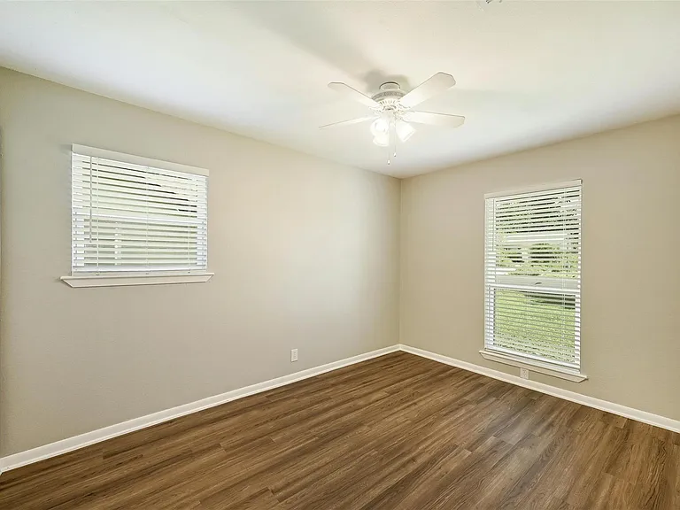 8527 Maine Dr — Photo 16