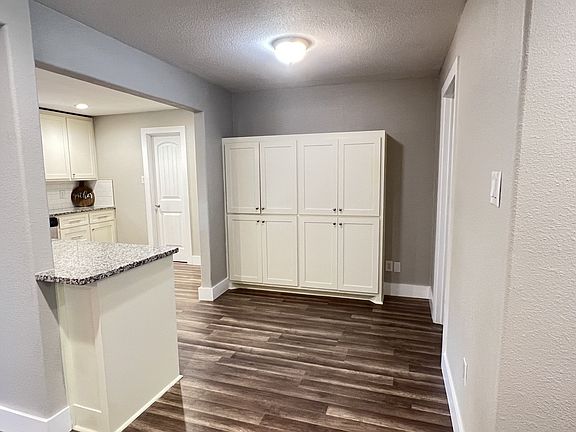 5th image of 302 Glen Oaks Rd