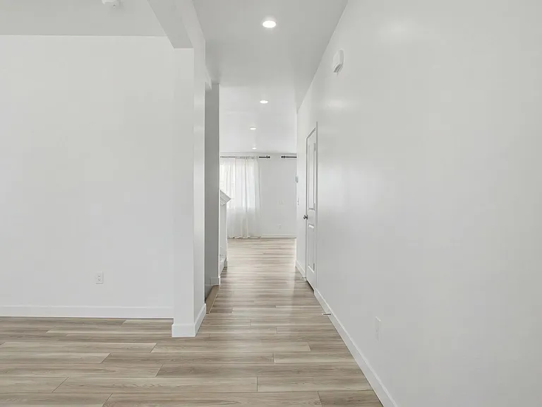 154 E Parade Ave — Photo 5