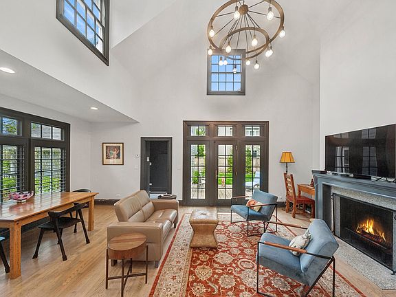 2nd image of 400 Lincoln Ave