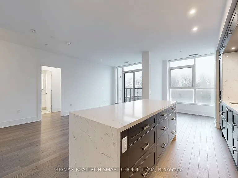 10 Inn On The Park Dr #212 — Photo 20