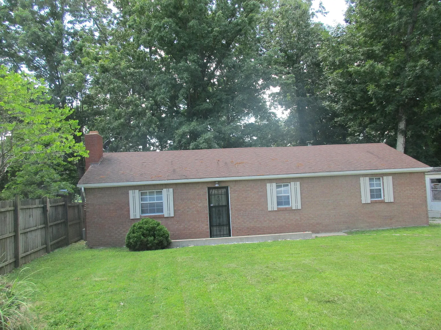 800 Shoreline Dr photo 1