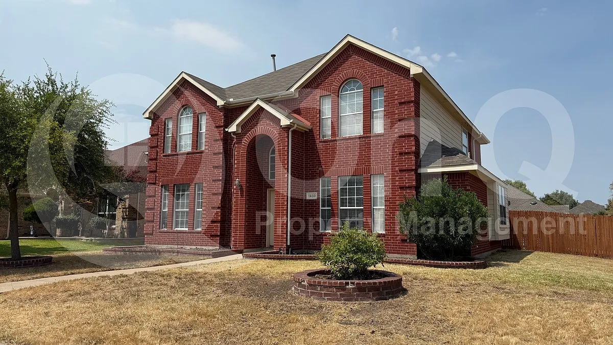 4 bed, 3.0 bath, 2630 sqft, $2,850 — Photo 2