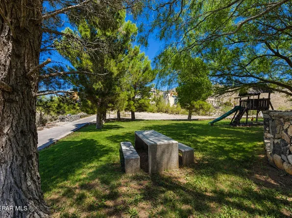 8 Sierra Crest Dr, El Paso, TX 79902