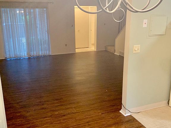 5th image of 512 Forsythia Ln