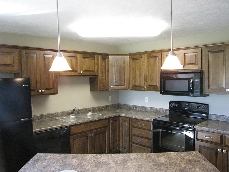 700 N Vandemark Ave — Photo 3