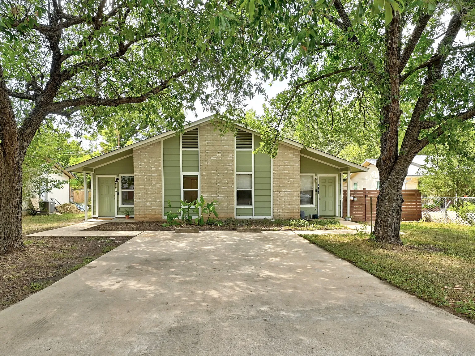 2 bed, 720 sqft, $1,585 — Photo 1