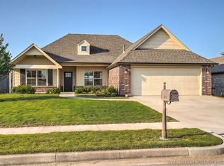 22718 E 105th St S, Broken Arrow, OK 74014