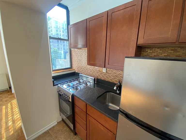 304 W 92nd St #6H — Photo 3