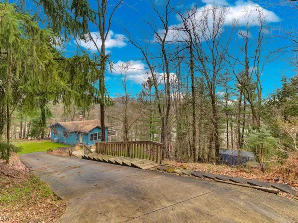 12 Cayuse Trl, Malvern, OH 44644