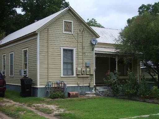1st image of 106 E KRUEGER