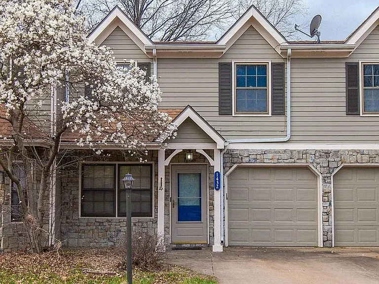 1432 Brighton Cir — Photo 1