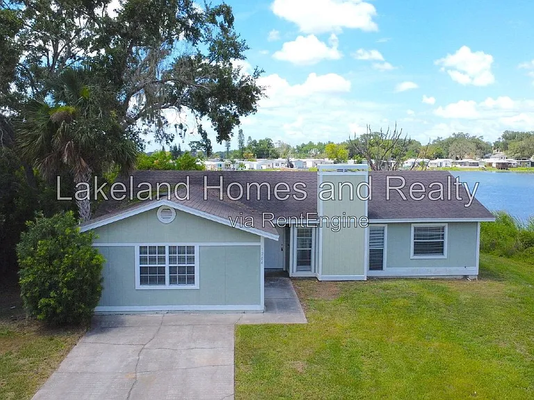 1204 Honeytree Ln W — Photo 1