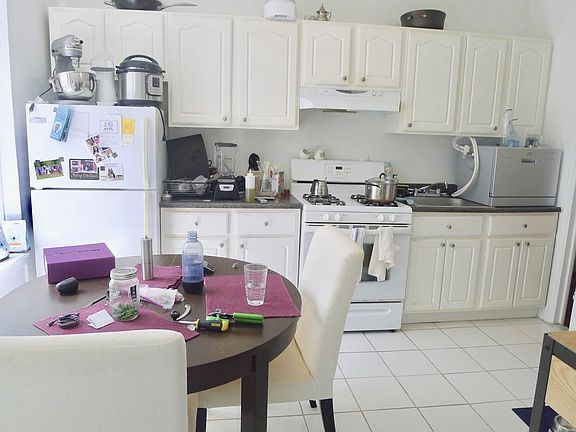 4th image of 415 W 24th St APT 3C