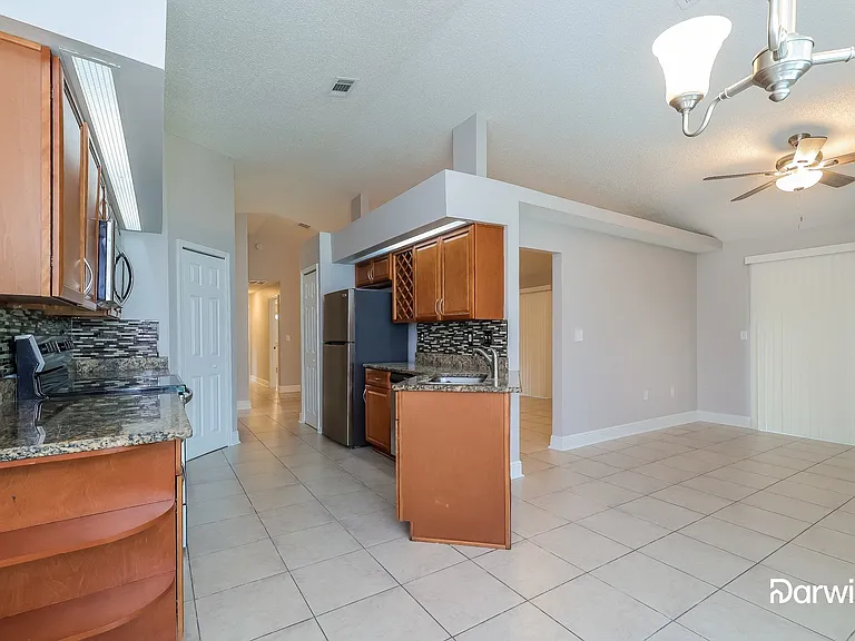 626 McKinley Ct — Photo 5