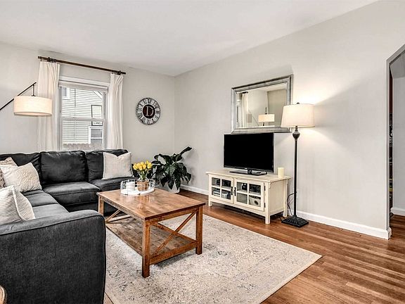 4th image of 31 Thorney Ave
