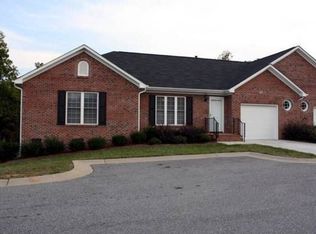 571 Queen Brogan Ct, Gastonia, NC 28054